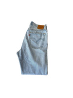 Load image into Gallery viewer, Vintage Levis 501 30/26
