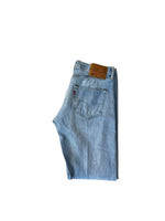 Load image into Gallery viewer, Vintage Levis 501 30/32
