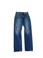 Load image into Gallery viewer, Vintage Levis 501 28/32
