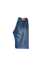 Load image into Gallery viewer, Vintage Levis 36/36
