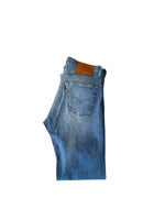 Load image into Gallery viewer, Vintage Levis 501 30/32
