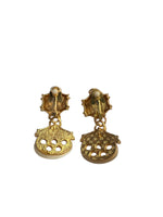 Load image into Gallery viewer, intage unused clip on earrings
