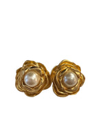 Load image into Gallery viewer, Vintage unused clip on earrings
